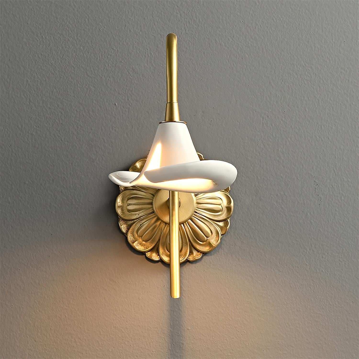 Mogendo | Calla Lily Wall Lamp