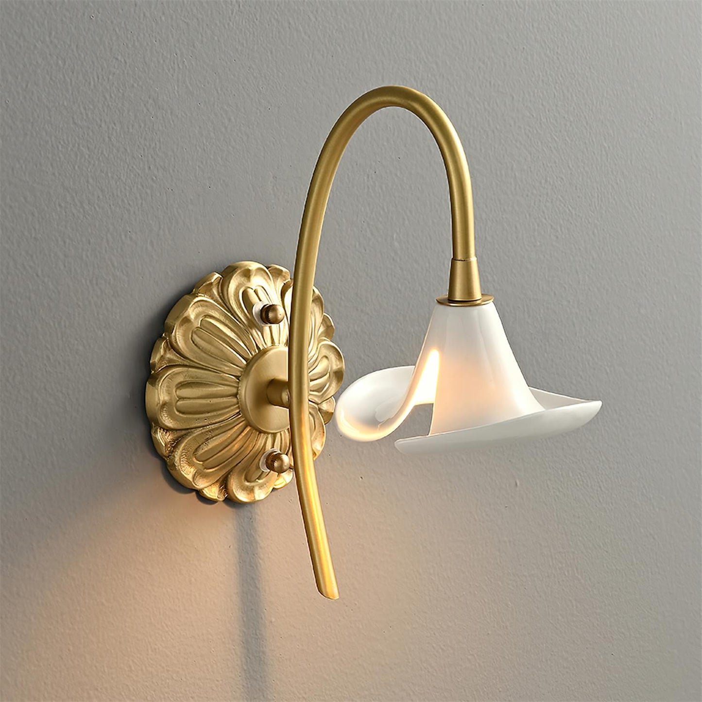 Mogendo | Calla Lily Wall Lamp