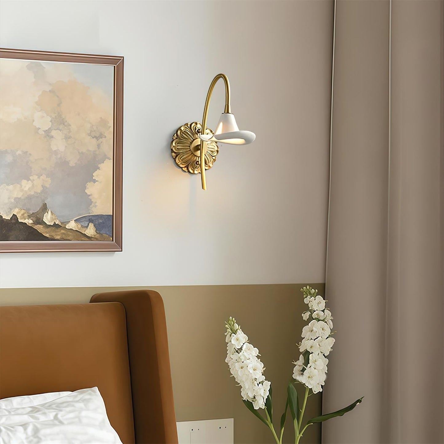 Mogendo | Calla Lily Wall Lamp