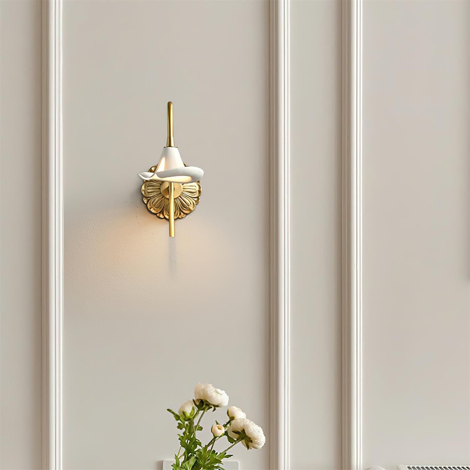 Mogendo | Calla Lily Wall Lamp
