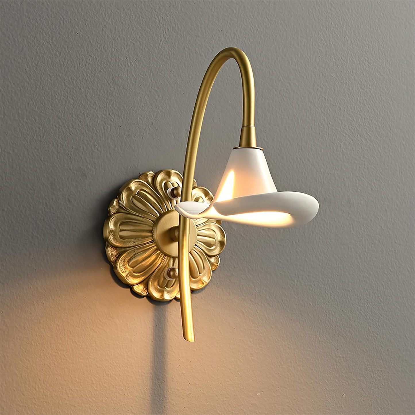 Mogendo | Calla Lily Wall Lamp