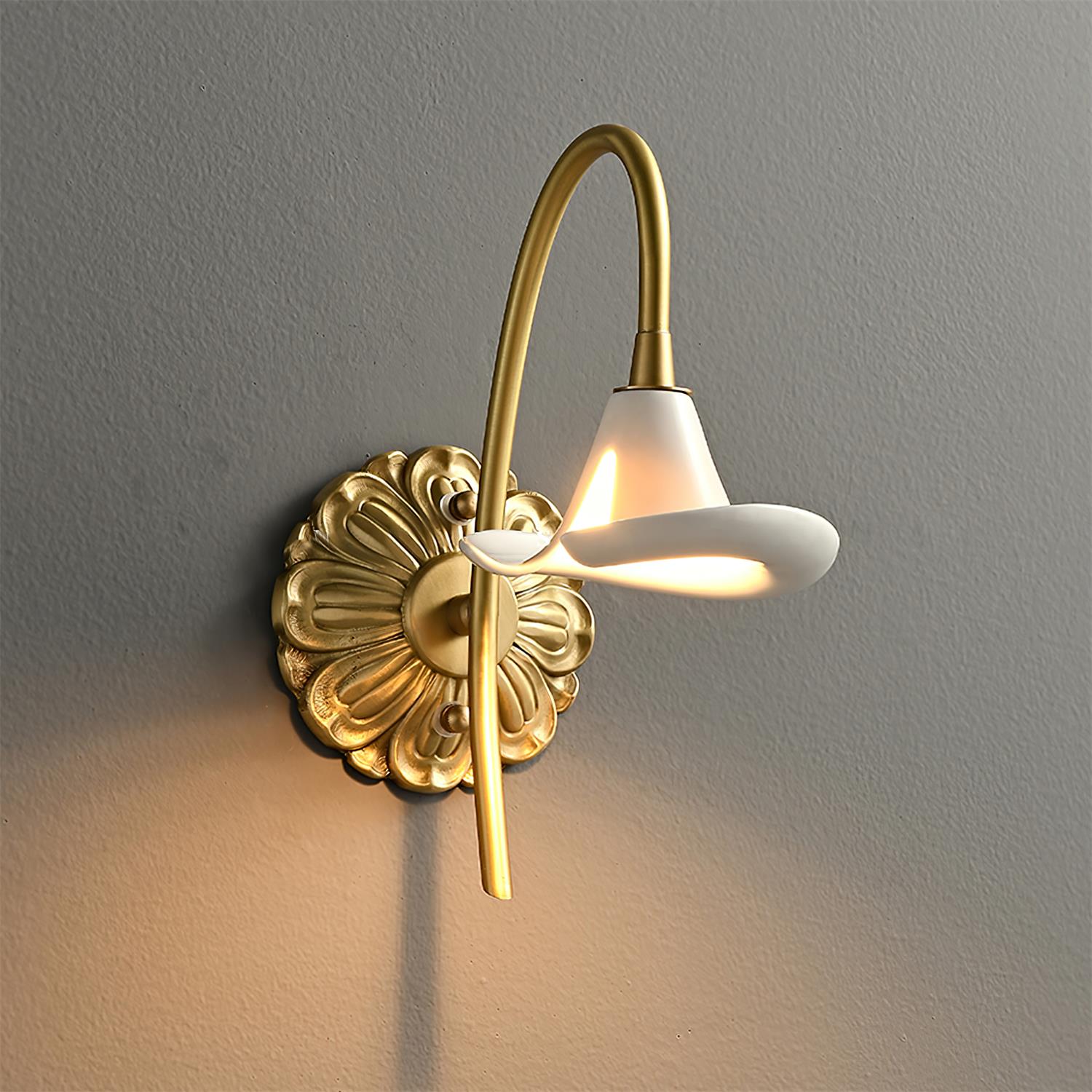 Mogendo | Calla Lily Wall Lamp