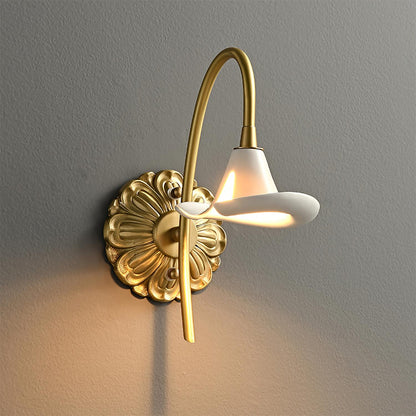 Mogendo | Calla Lily Wall Lamp