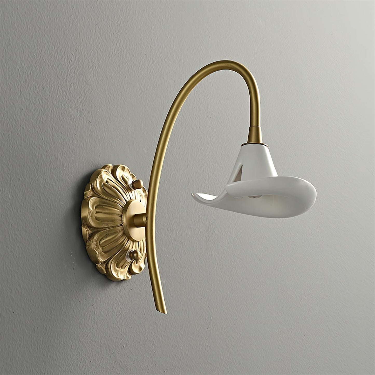 Mogendo | Calla Lily Wall Lamp