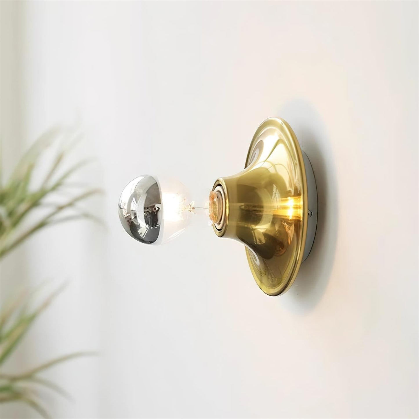 Mogendo | Radiora Wall Lamp W 15cm x H 13cm W 5.9″ x H 5.1″ Gold