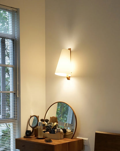 Mogendo | Trianora Wall Lamp