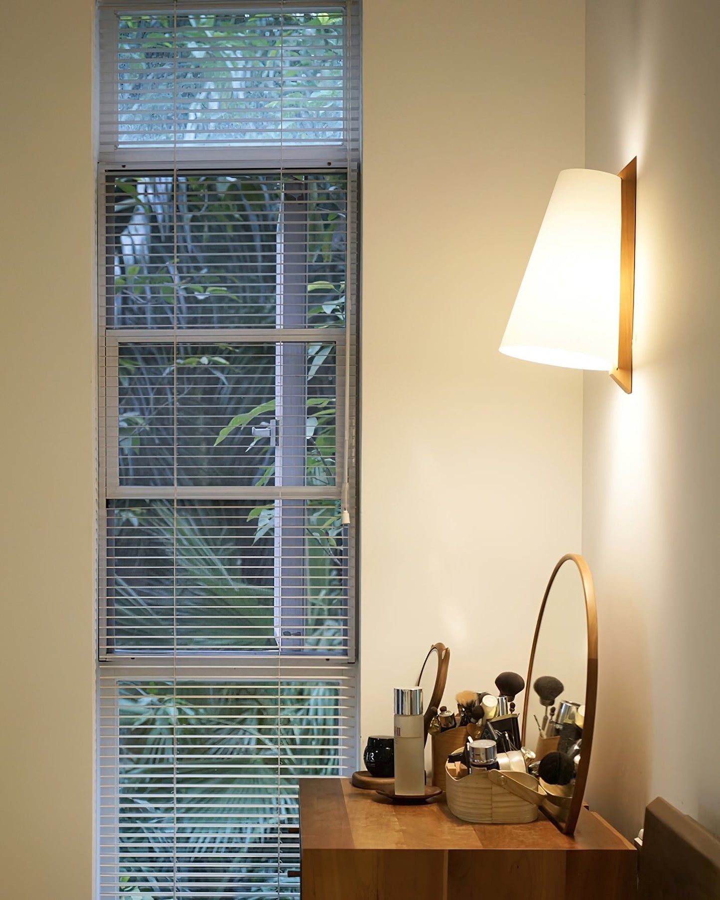 Mogendo | Trianora Wall Lamp