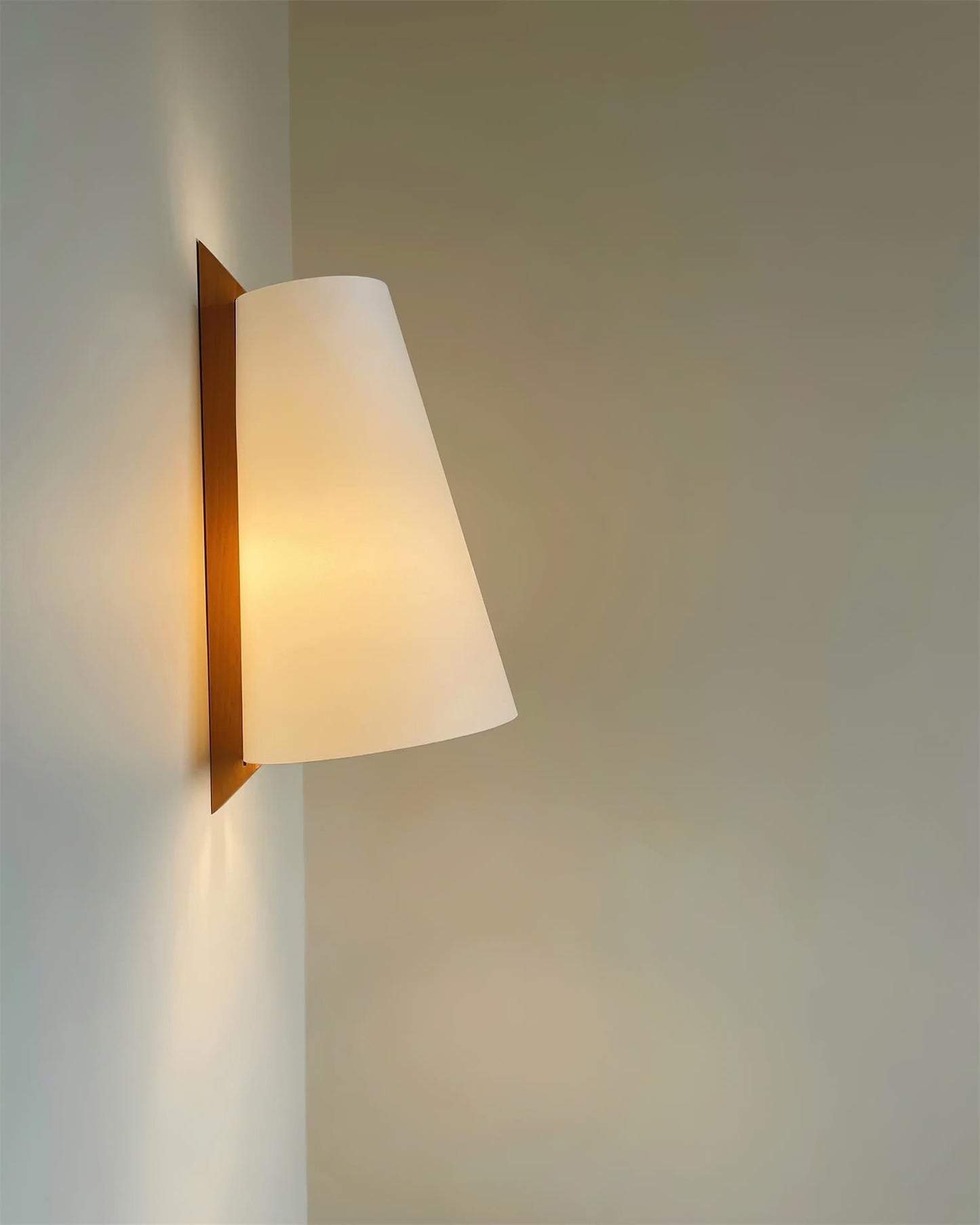 Mogendo | Trianora Wall Lamp