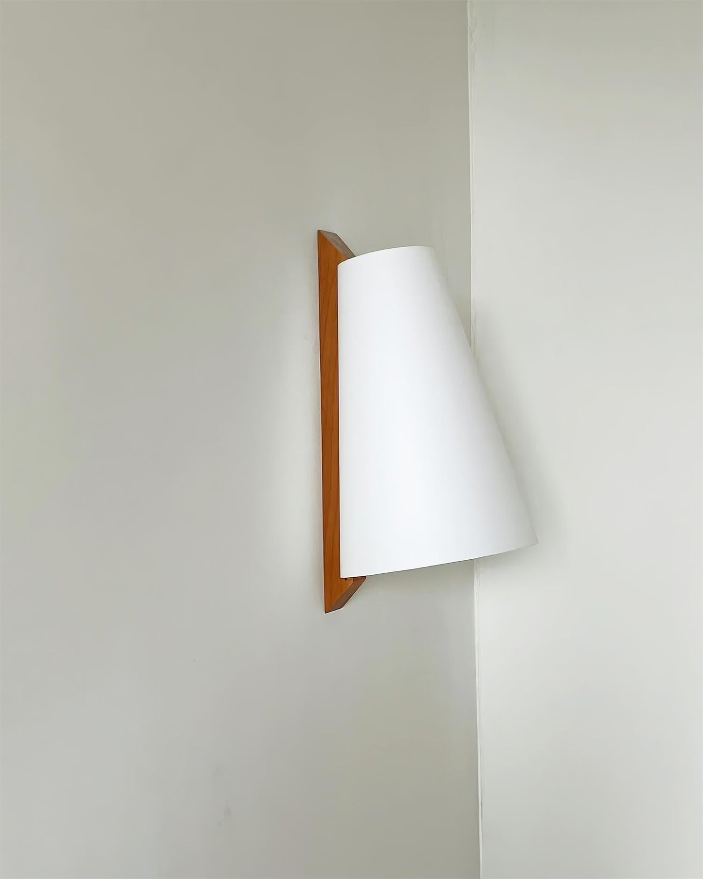 Mogendo | Trianora Wall Lamp
