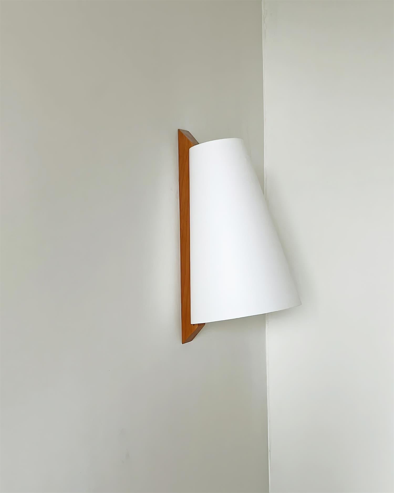 Mogendo | Trianora Wall Lamp