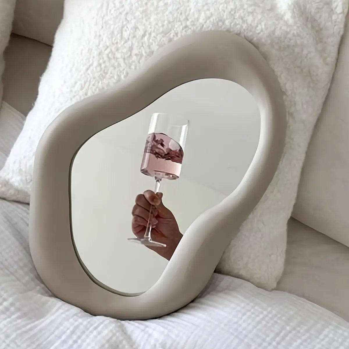 Mogendo | Mirrorly - Deformed Mirror Milk