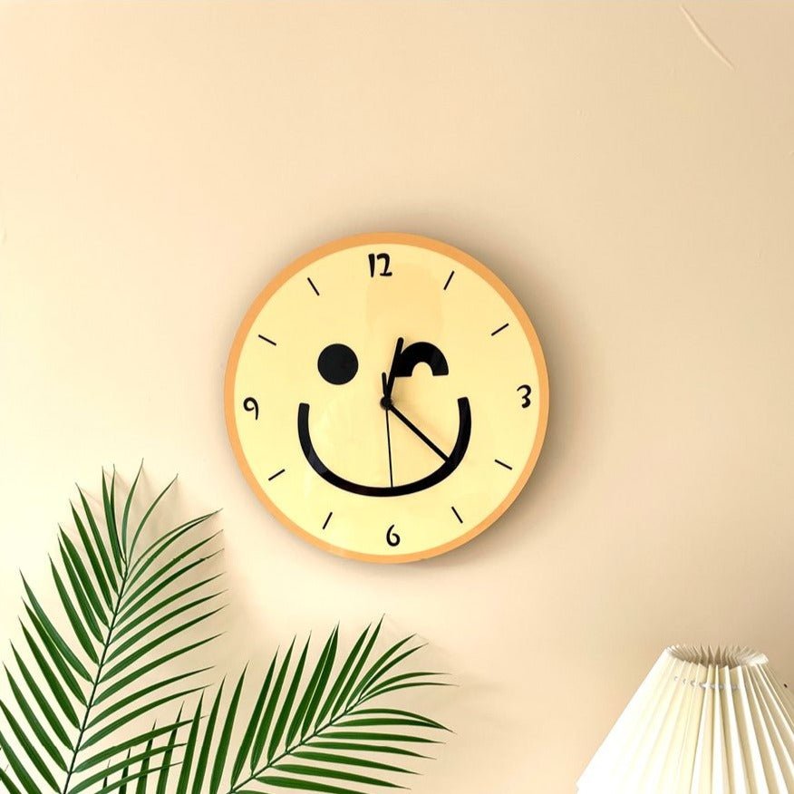 Mogendo | Wall clock with yellow smiley cartoon 25 cm